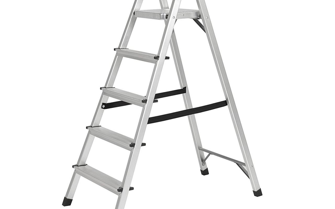 Алюминиевая лестница — помощник для строительства и в быту
